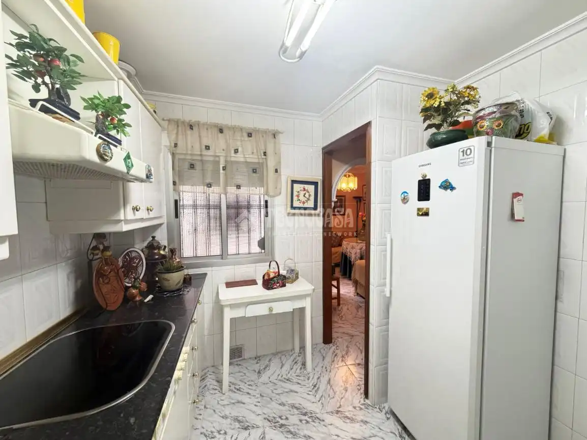 Kitchen of Flat for sale in Sevilla  with Air Conditioner