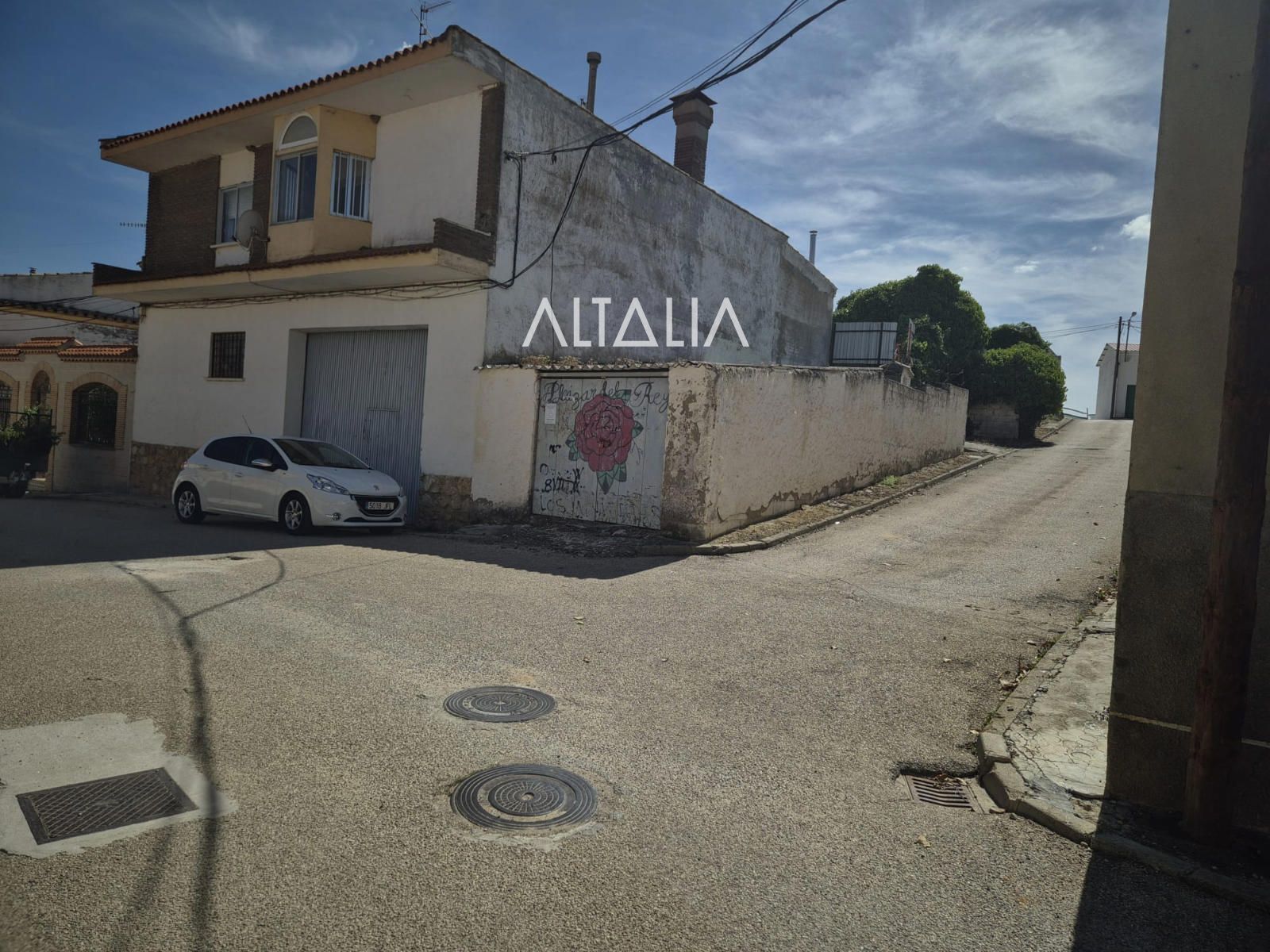 Vista exterior de Casa o xalet en venda en Alcázar del Rey amb Calefacció, Jardí privat i Piscina
