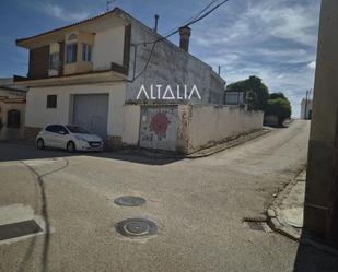 Vista exterior de Casa o xalet en venda en Alcázar del Rey amb Calefacció, Jardí privat i Piscina