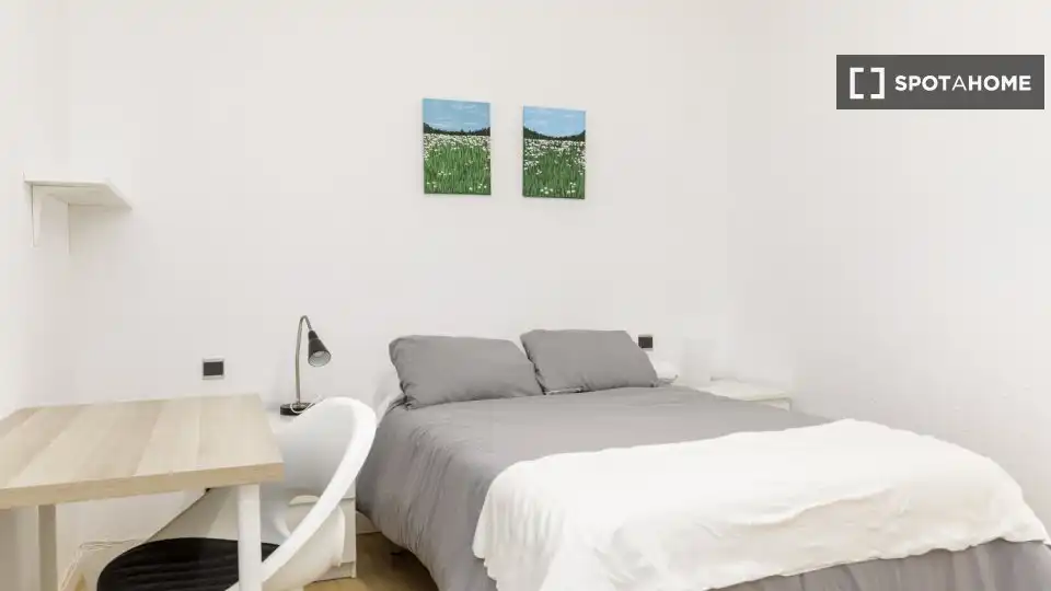 Room in Paseo Independencia