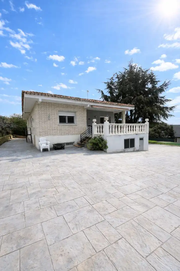 Vista exterior de Casa o xalet en venda en El Escorial amb Aire condicionat, Calefacció i Jardí privat