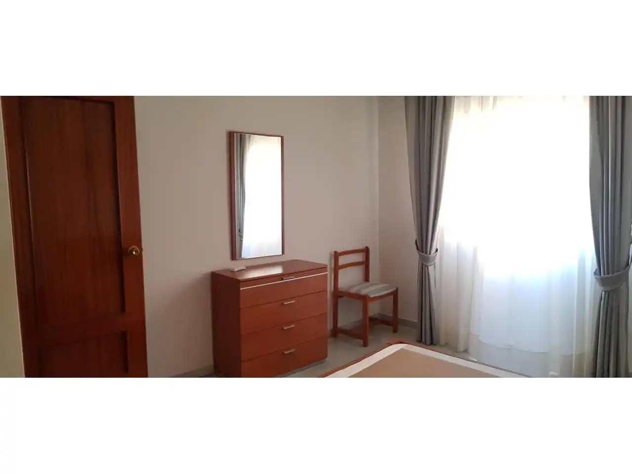 Habitación de Piso de alquiler en Sevilla con Aire acondicionado, Balcón y Piscina comunitaria