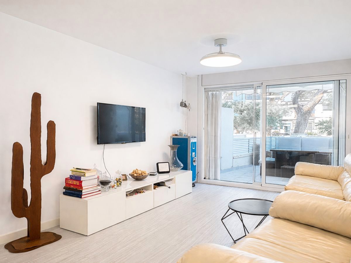 Sala d'estar de Planta baixa en venda en Vilanova i la Geltrú amb Calefacció, Terrassa i Forn