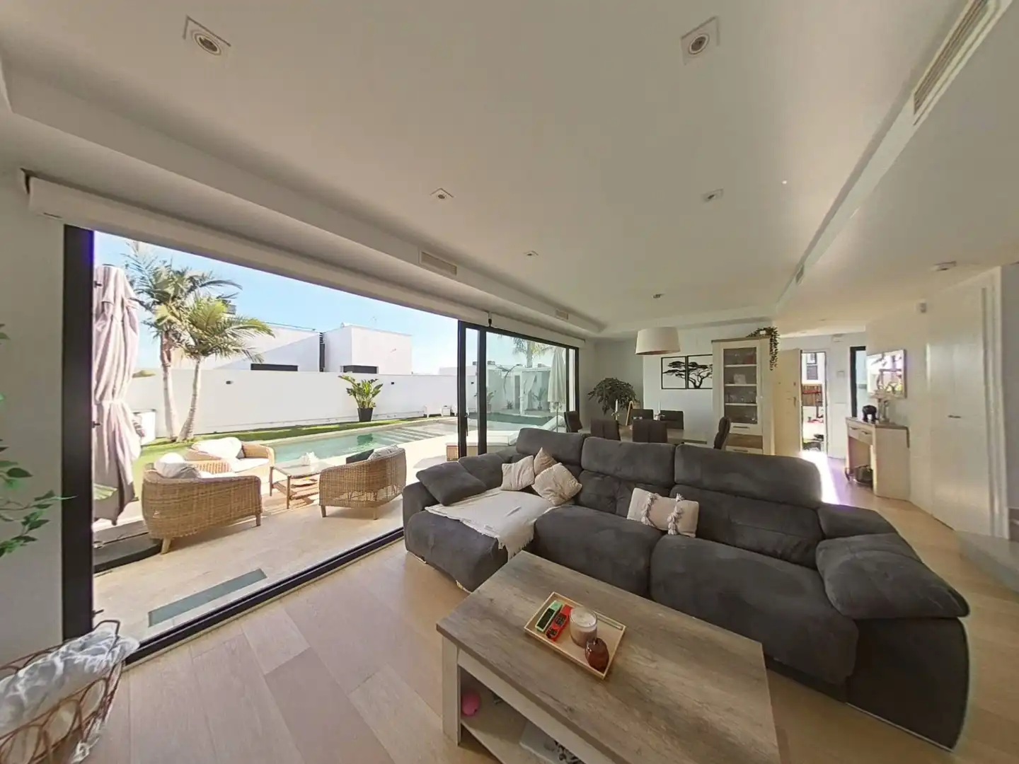 Sala de estar de Casa adosada en venta en Alhaurín de la Torre con Aire acondicionado, Jardín privado y Terraza
