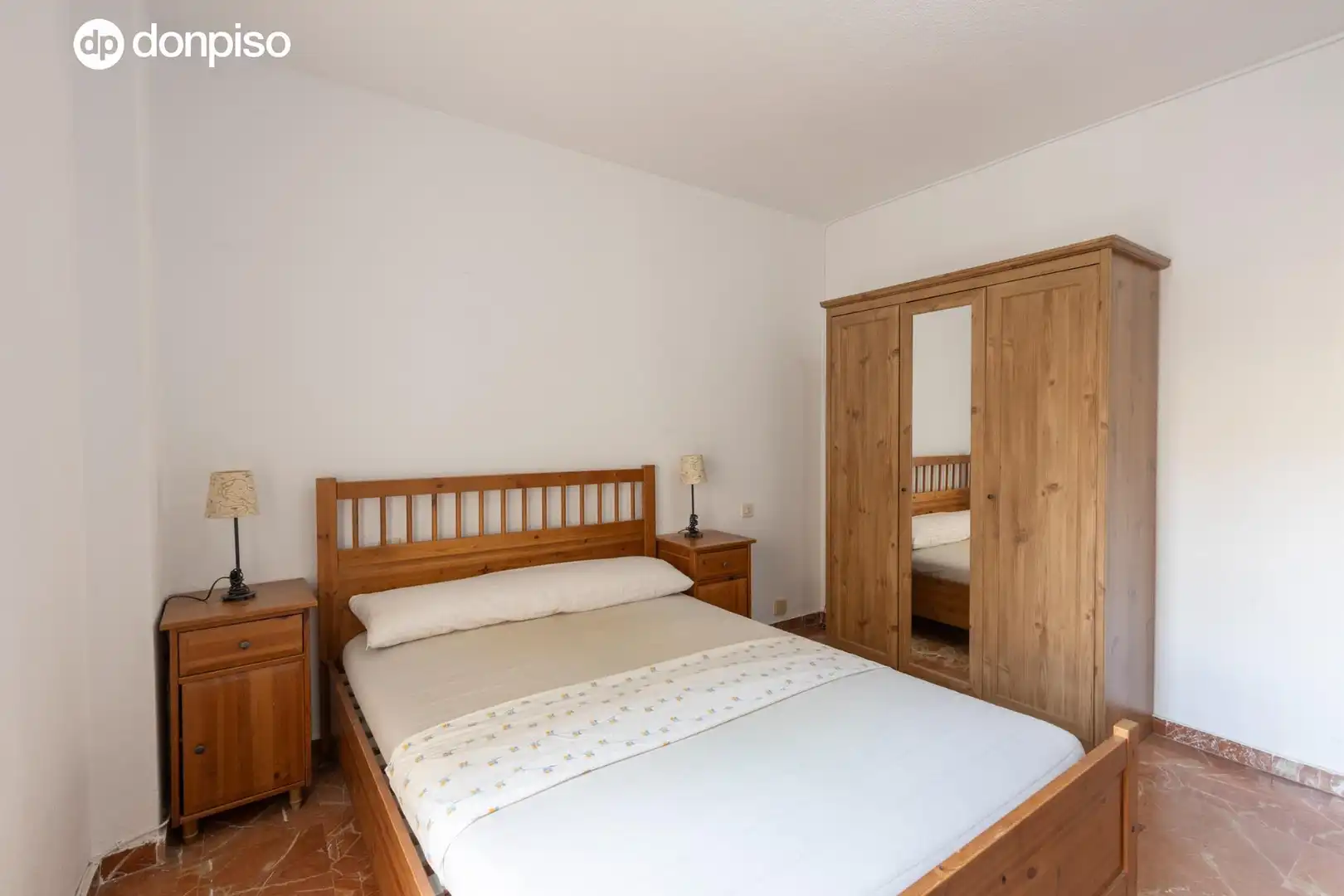Dormitori de Pis en venda en Granada