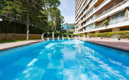 Swimming pool of Attic for sale in  Barcelona Capital  with Air Conditioner and Terrace