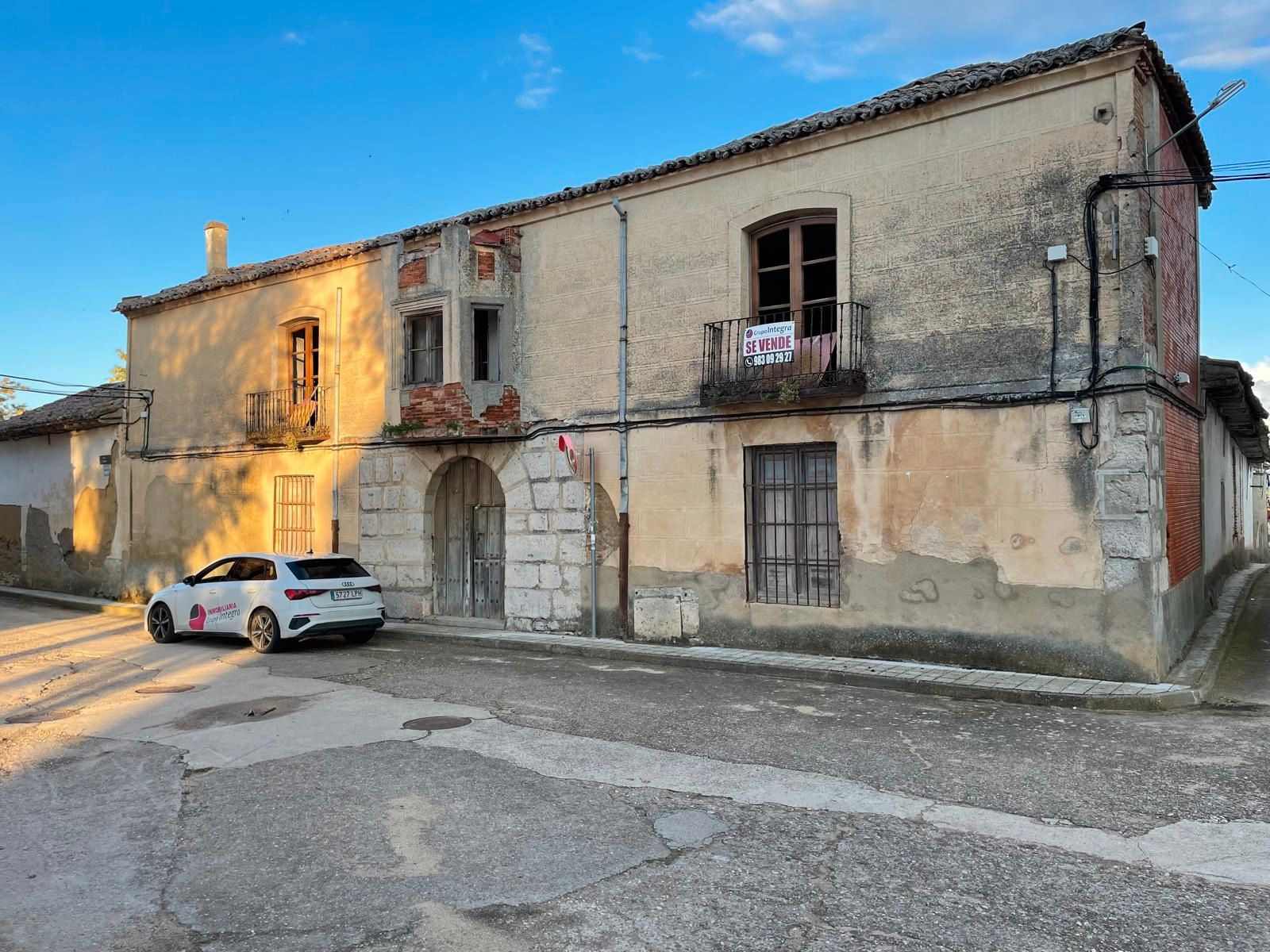 Vista exterior de Finca rústica en venda en Pedrosa del Rey amb Jardí privat, Parquet i Traster