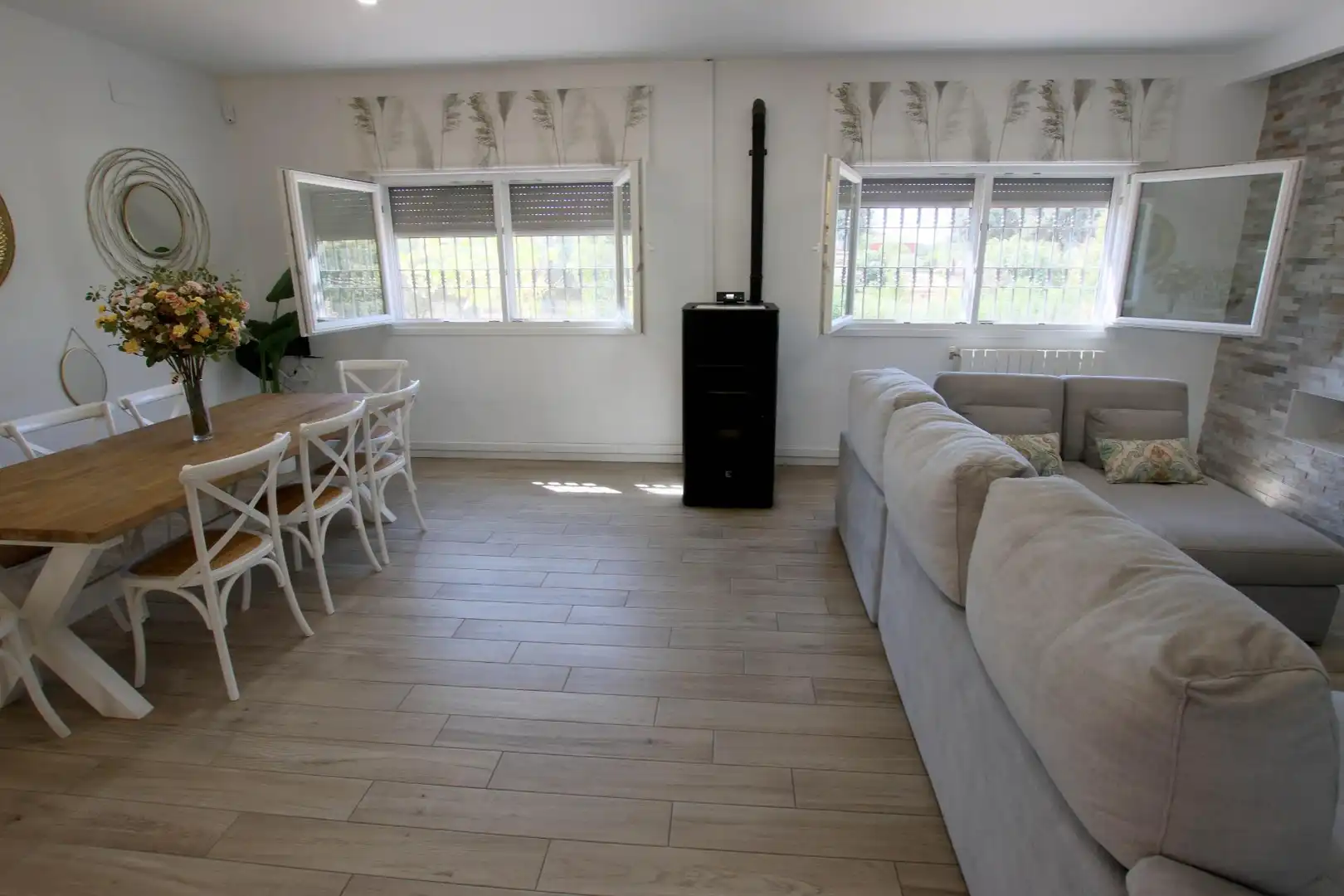 Sala d'estar de Finca rústica en venda en Badajoz amb Aire condicionat, Calefacció i Jardí privat