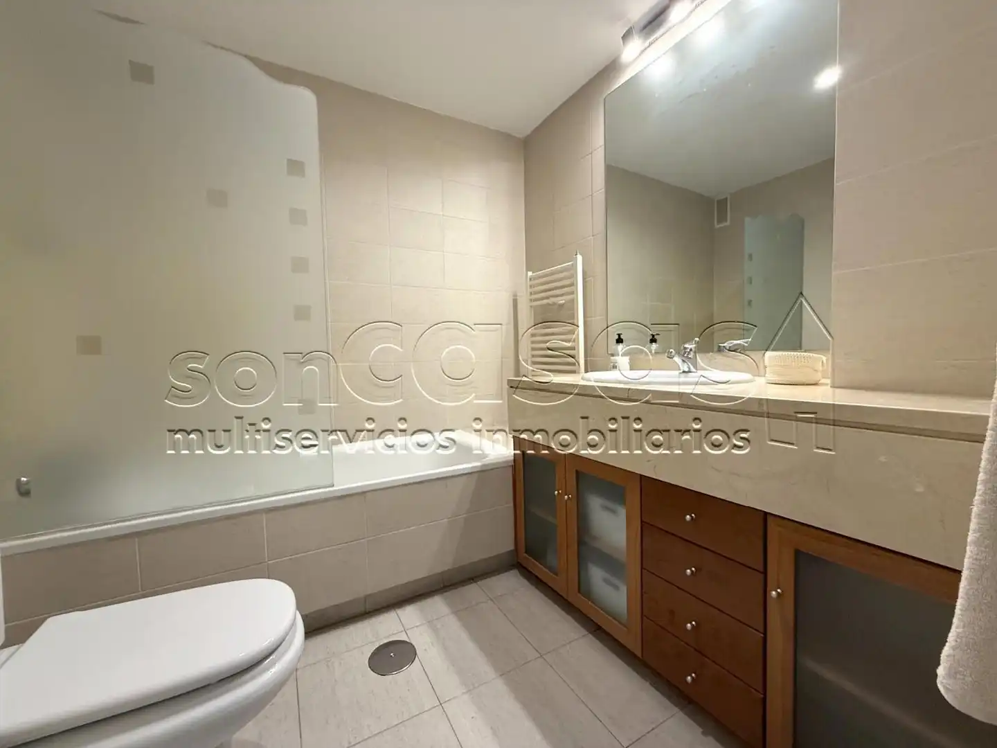 Bathroom of Flat for rent in Madrid  with Air Conditioner, Heating and Terrace