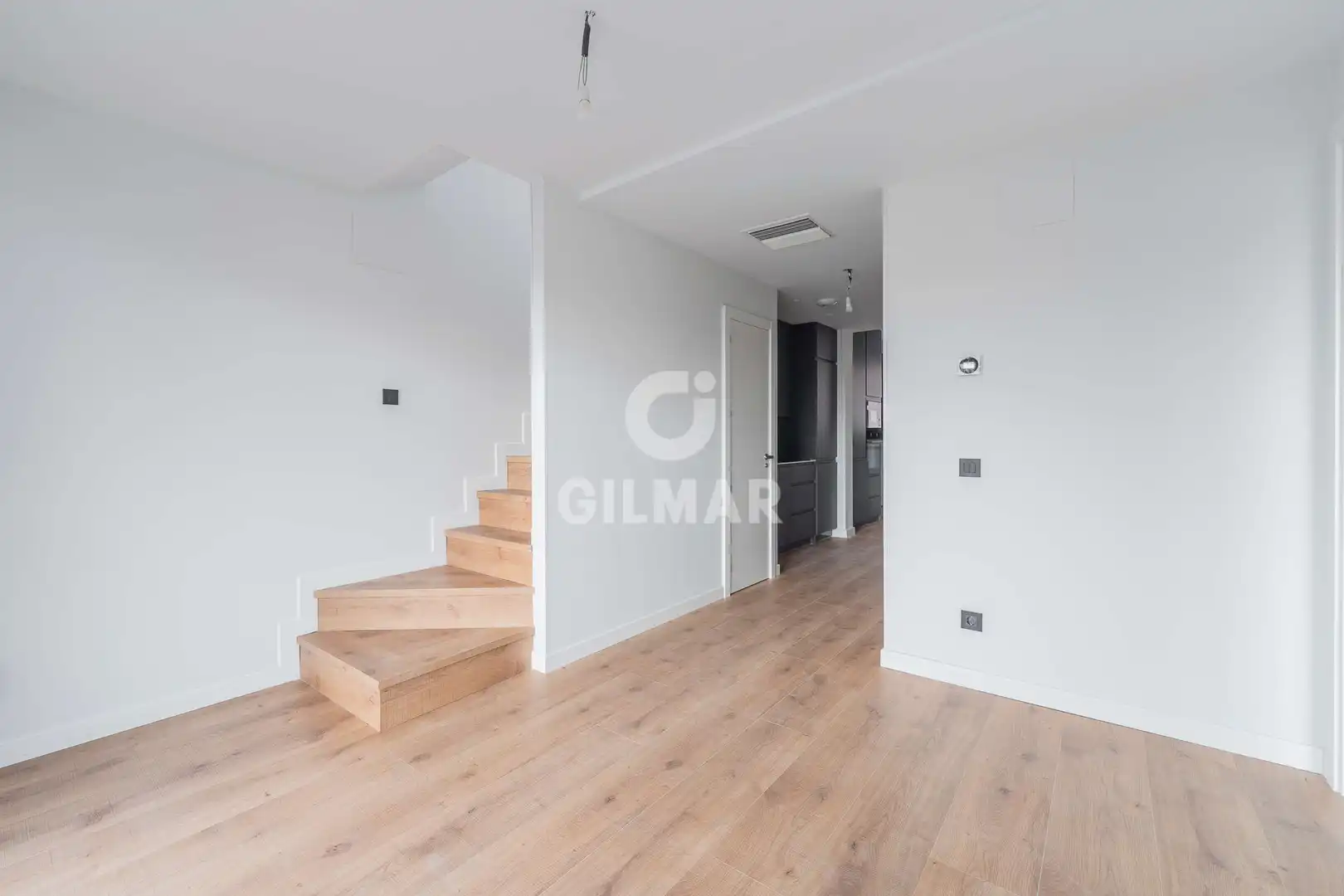 Ático en venta en Madrid con Calefacción, Trastero y Balcón