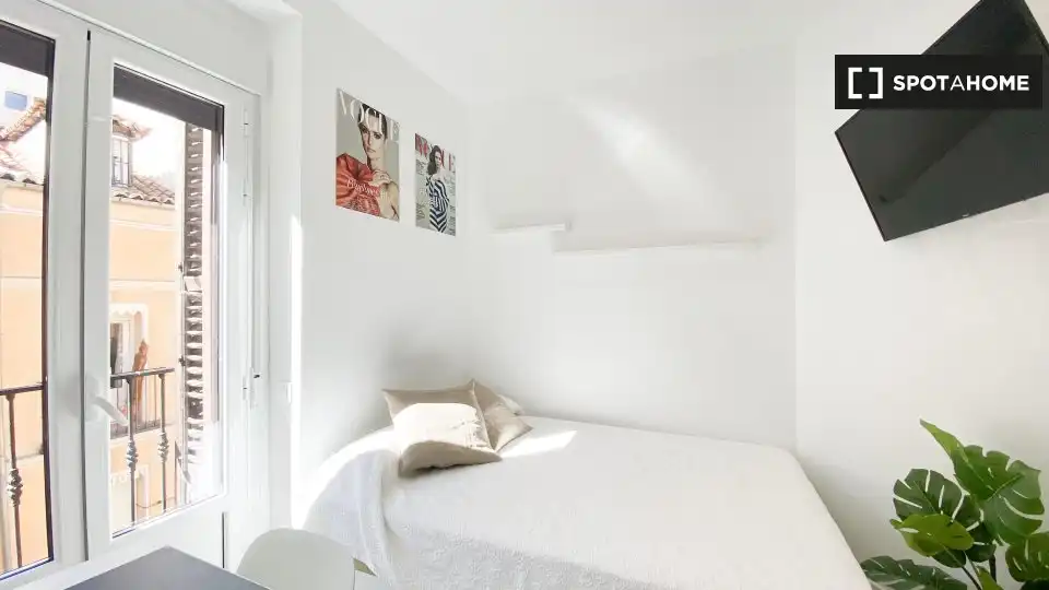Room in Universidad - Malasaña