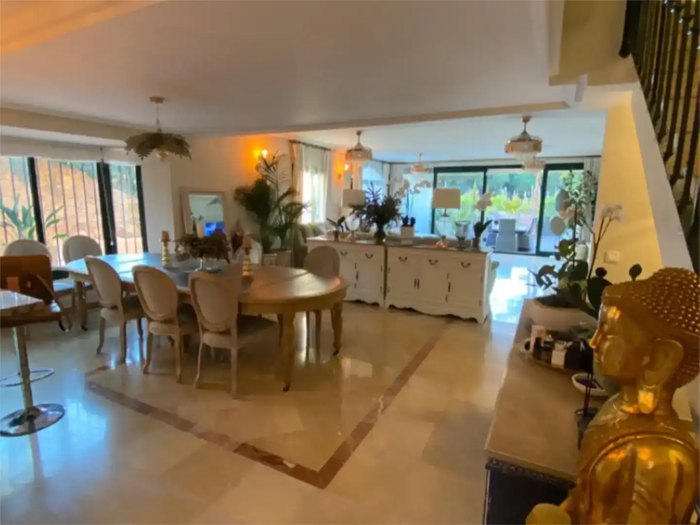 Menjador de Casa adosada de lloguer en Marbella amb Aire condicionat, Piscina i Balcó