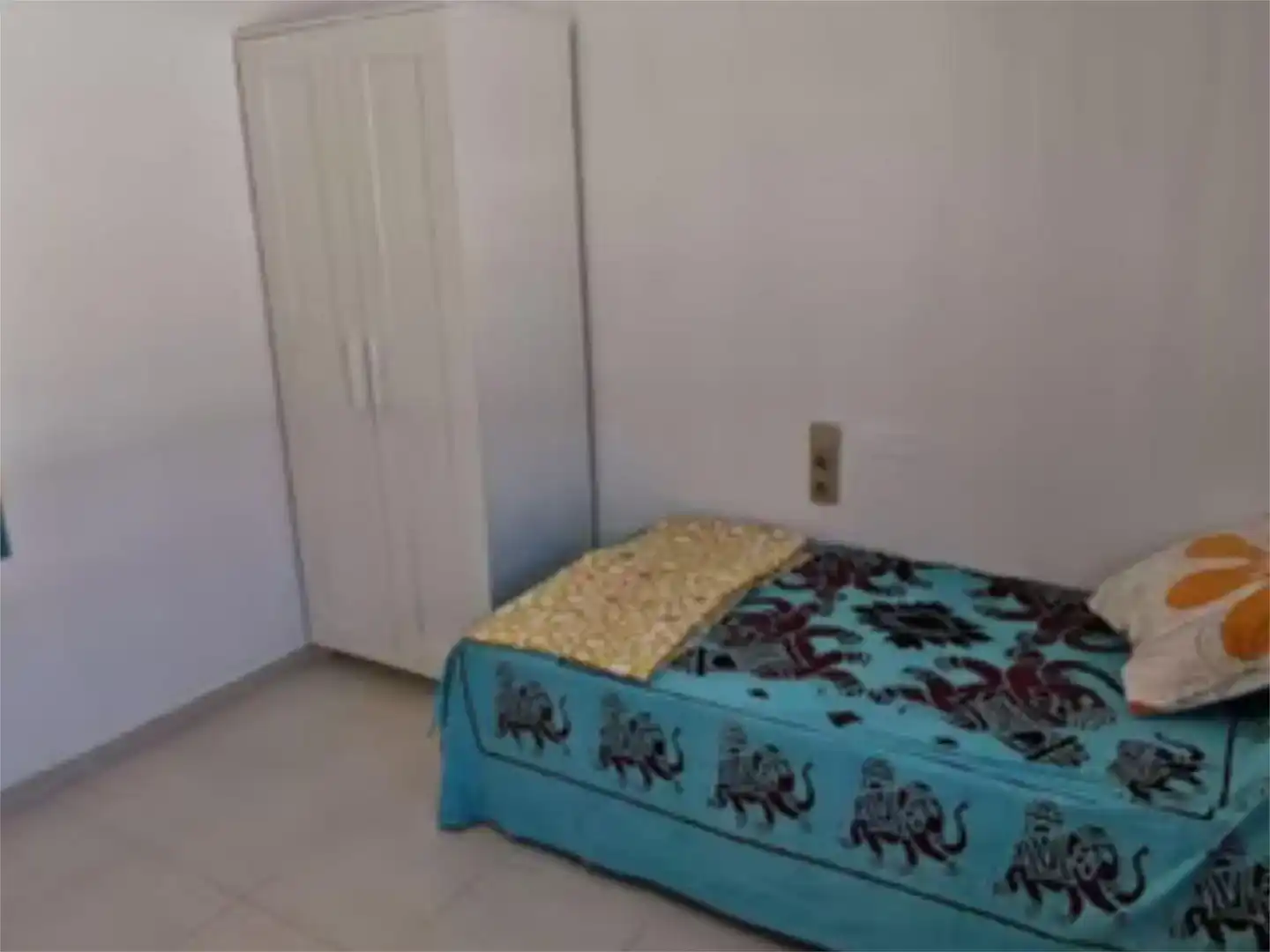 Habitación de Casa adosada en venta en Terrassa con Aire acondicionado