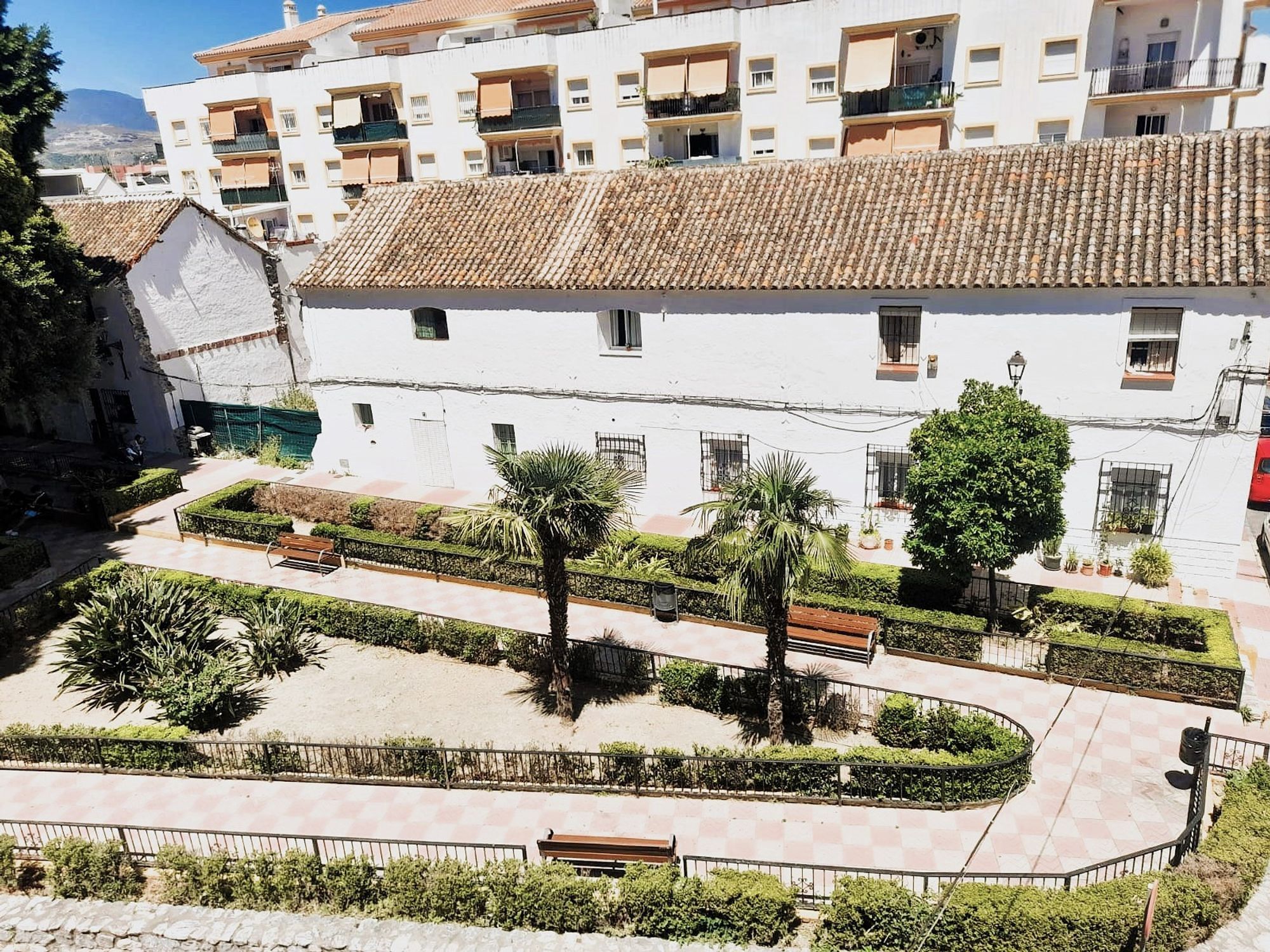 Vista exterior de Casa o xalet en venda en Marbella amb Terrassa i Balcó