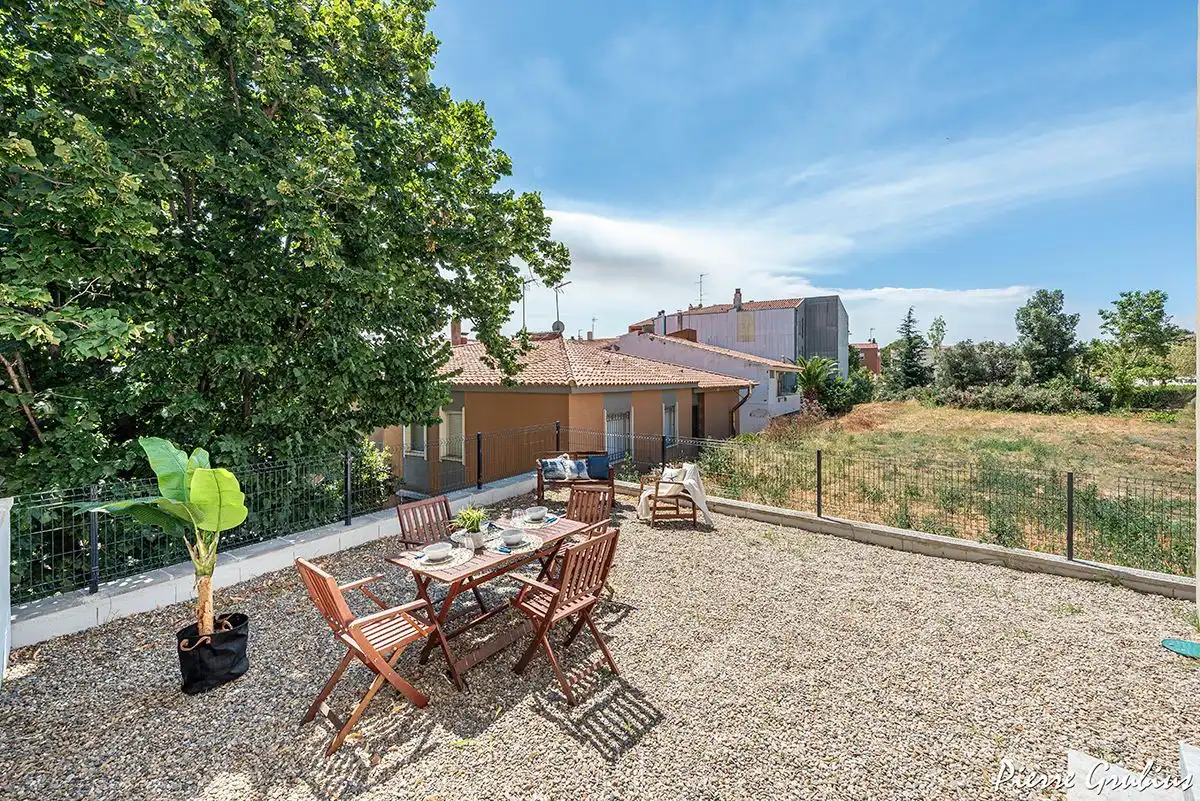 Terrasse von Einfamilien-Reihenhaus zum Verkauf in La Selva del Camp mit Klimaanlage, Heizung und Privatgarten