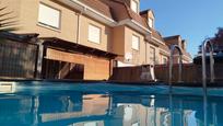 Swimming pool of Single-family semi-detached for sale in Ugena  with Air Conditioner, Heating and Private garden