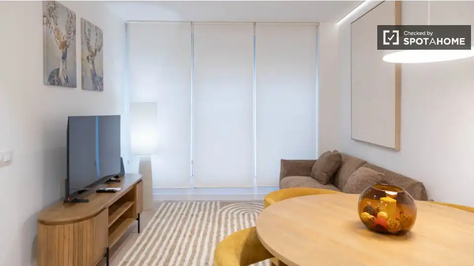 Sala d'estar de Pis de lloguer en Madrid amb Aire condicionat, Calefacció i Moblat