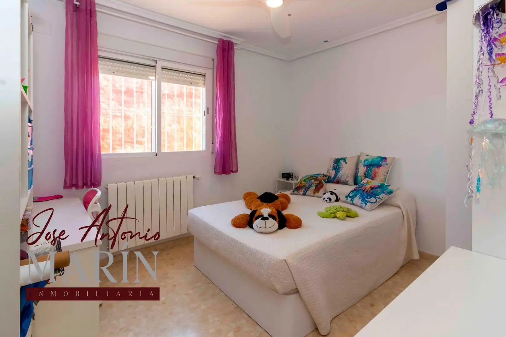 Habitación de Casa adosada en venta en Badajoz con Aire acondicionado, Calefacción y Trastero