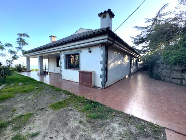 Vista exterior de Casa o xalet en venda en Mataró amb Jardí privat, Traster i Balcó