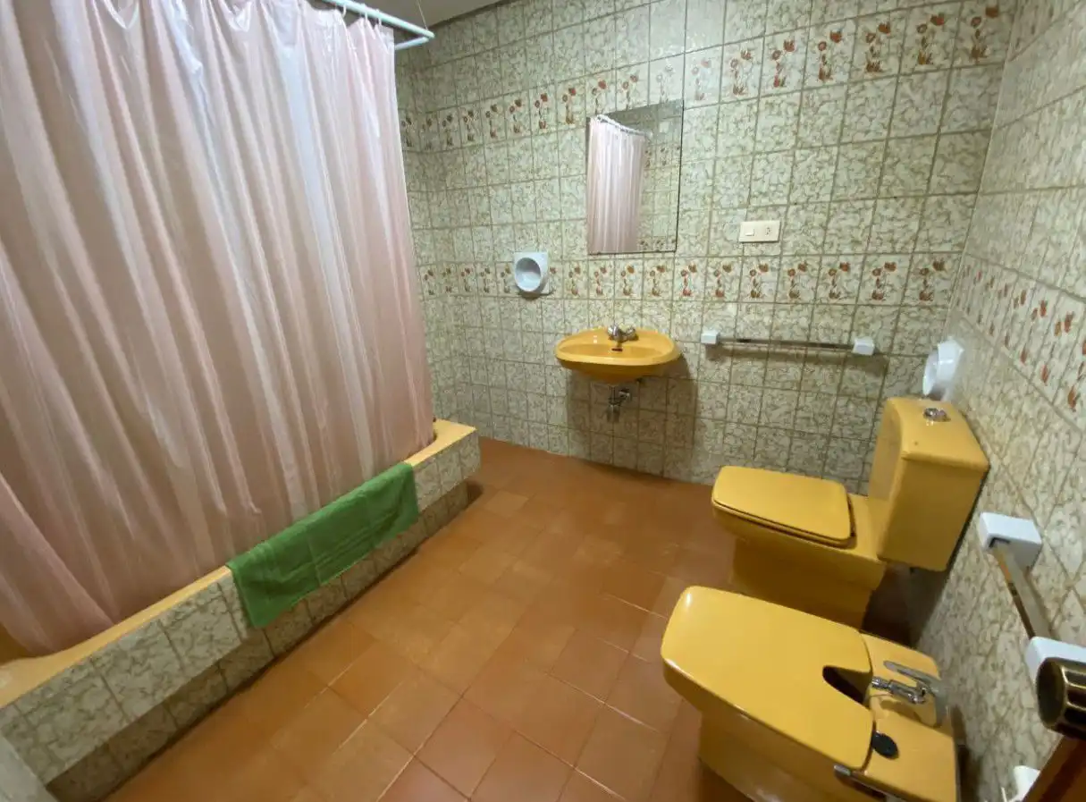 Baño de Piso de alquiler en Palencia con Calefacción, Parquet y Amueblado