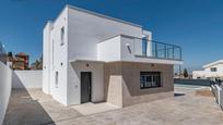 Vista exterior de Casa o xalet en venda en La Zubia amb Terrassa i Piscina