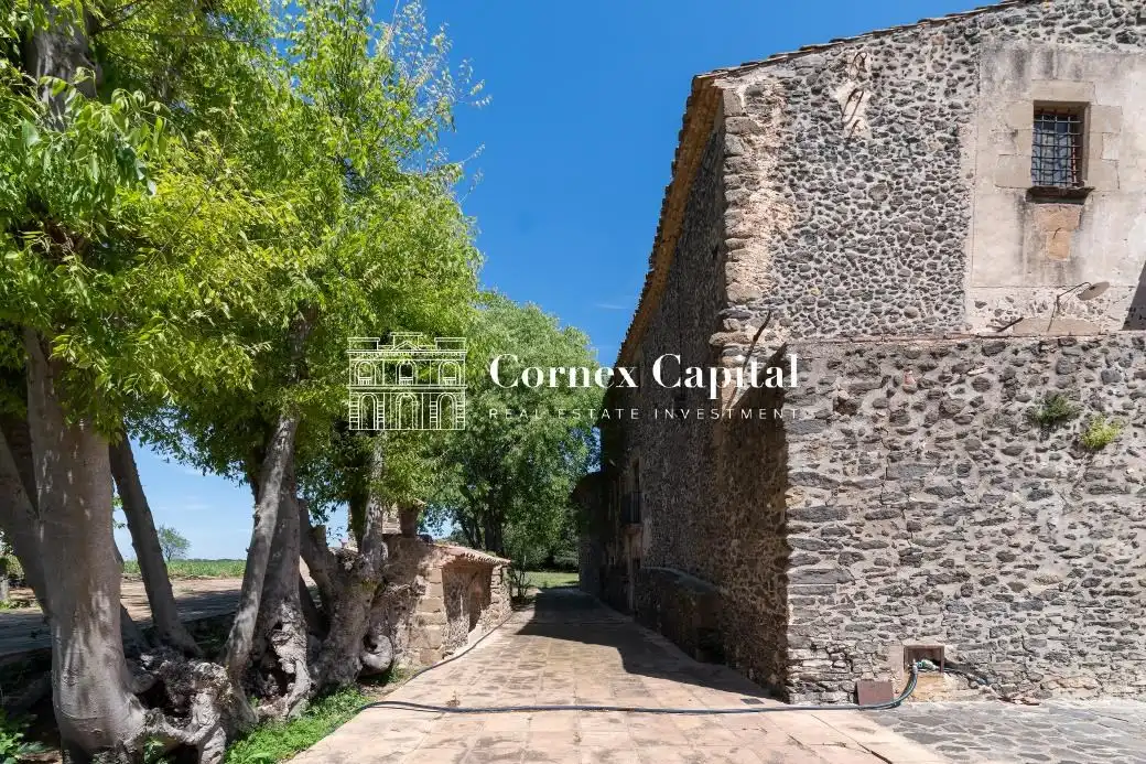 Vista exterior de Finca rústica de alquiler en Rupià con Aire acondicionado, Calefacción y Jardín privado
