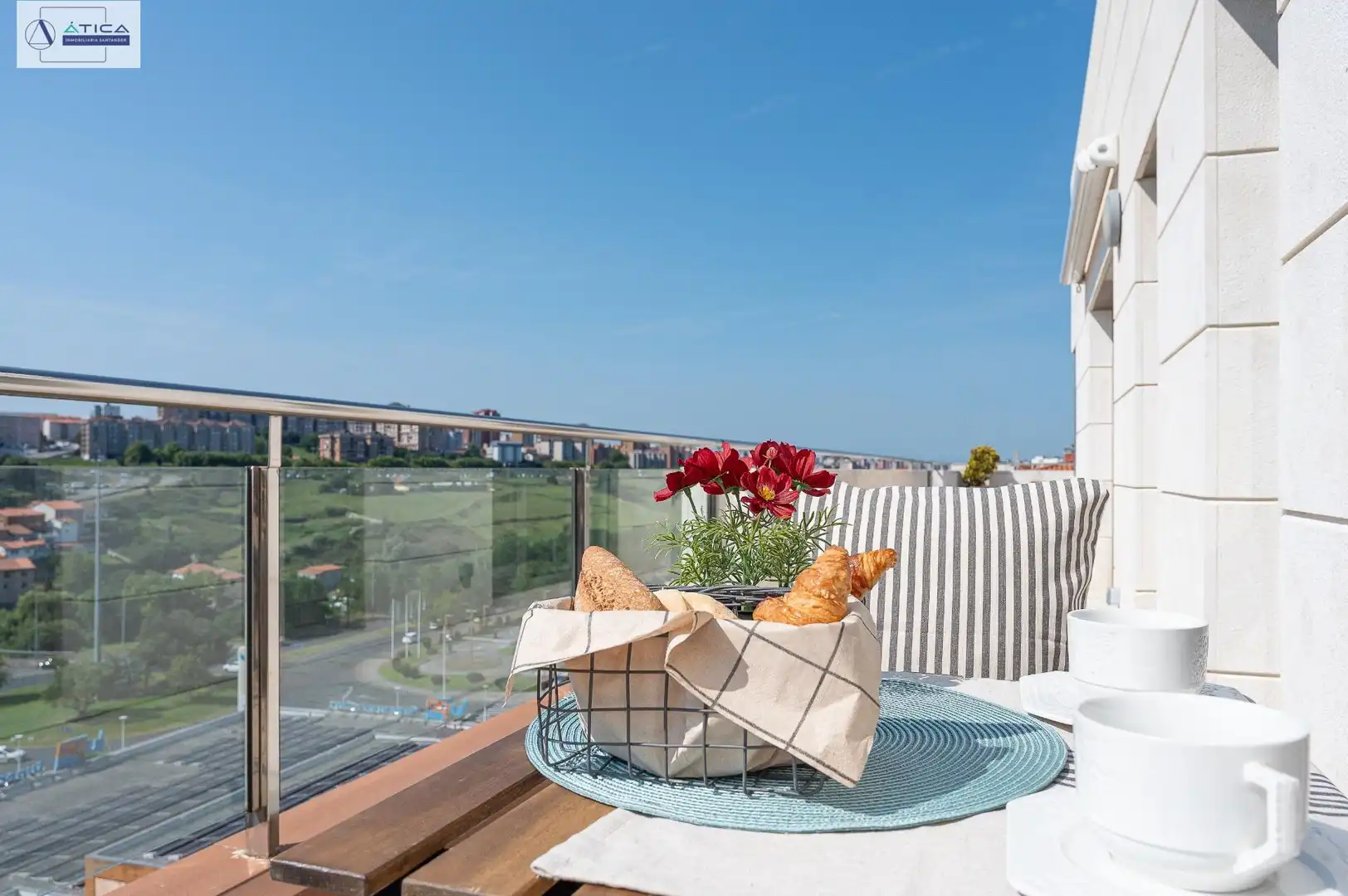 Terrasse von Dachboden zum Verkauf in Santander mit Heizung, Privatgarten und Parkett