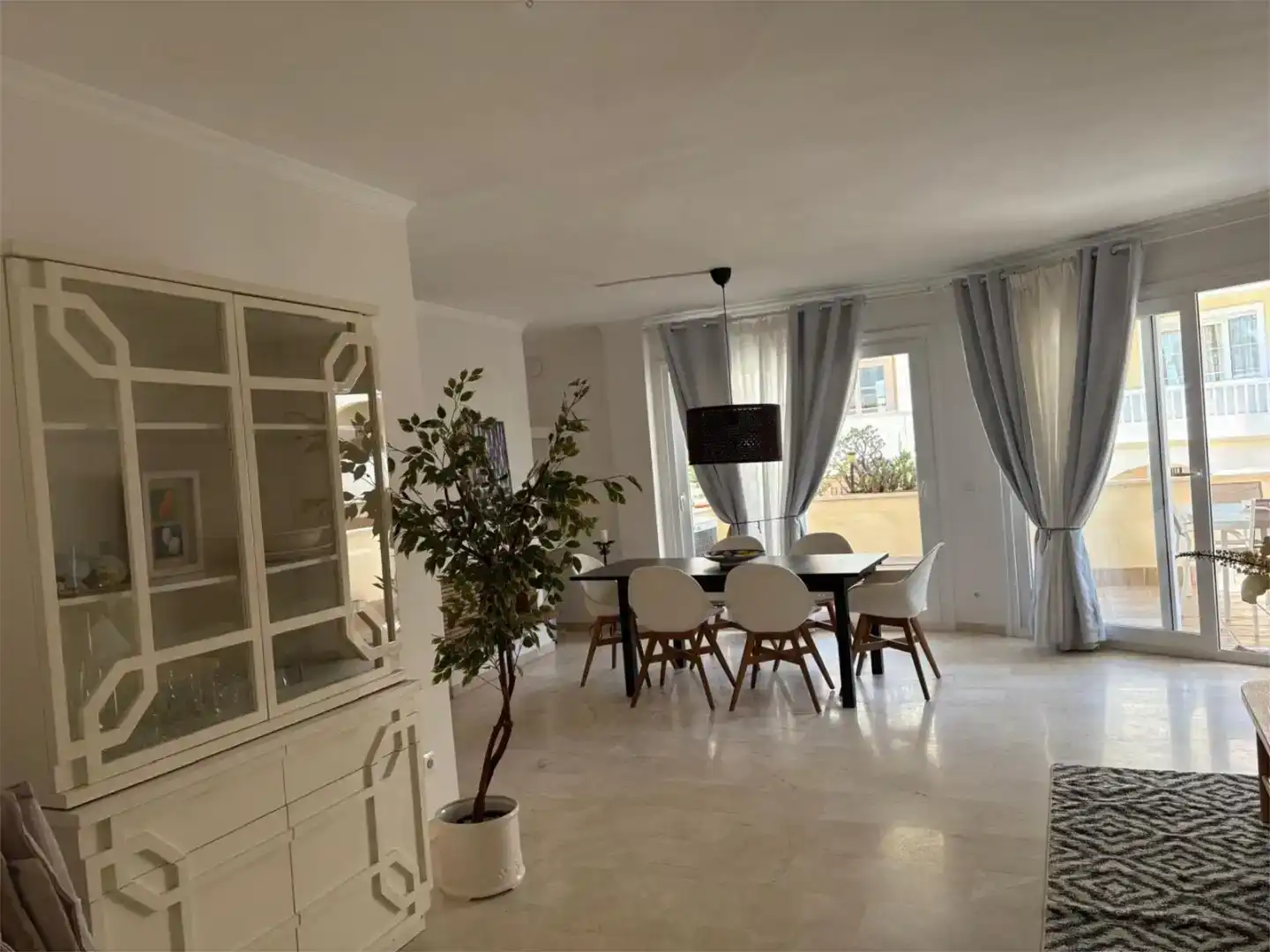 Esszimmer von Wohnung zur Miete in Estepona mit Klimaanlage, Schwimmbad und Balkon