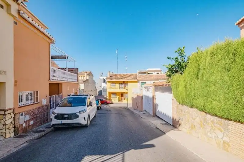 Vista exterior de Casa o xalet en venda en Jun amb Aire condicionat, Terrassa i Traster