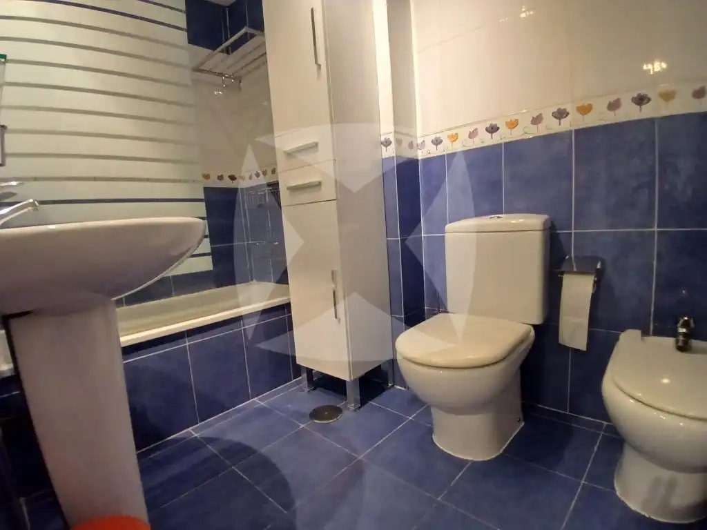 Bany de Pis de lloguer en Badajoz amb Aire condicionat, Piscina i Moblat