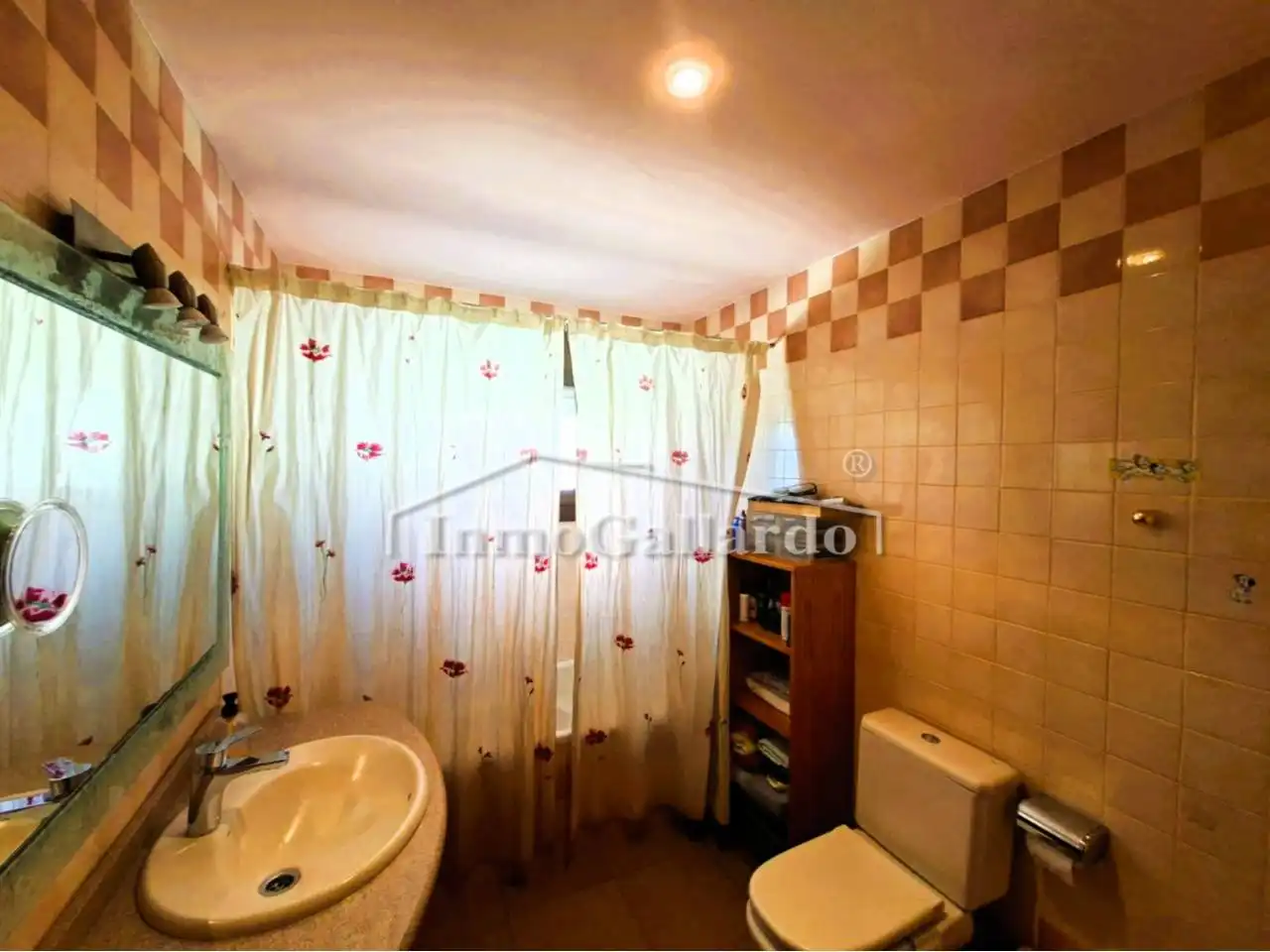 Bathroom of Houses for sale in Málaga  with Air Conditioner, Private garden and Parquet flooring