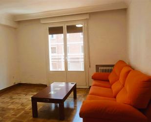 Living room of Flat to rent in  Pamplona / Iruña  with Heating, Parquet flooring and Furnished
