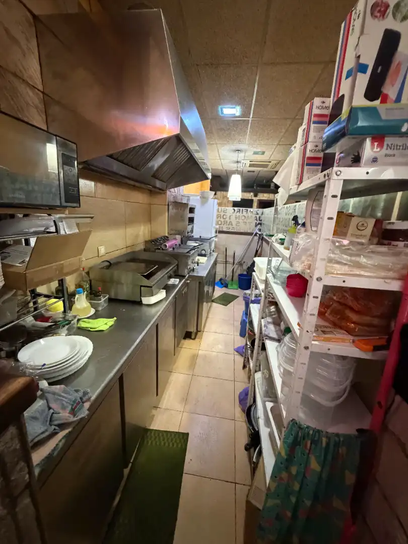 Business premises for transfer in Carrer Sant Cristòfol 19, imagen 2