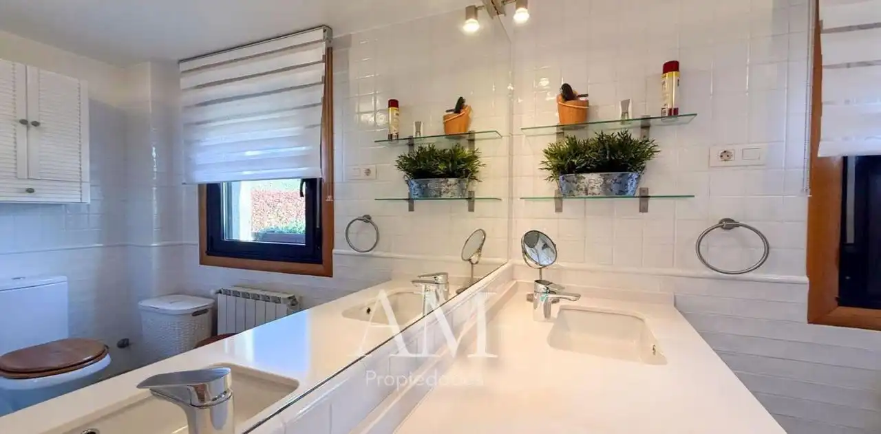 Baño de Casa o chalet en venta en Vigo  con Calefacción, Jardín privado y Terraza