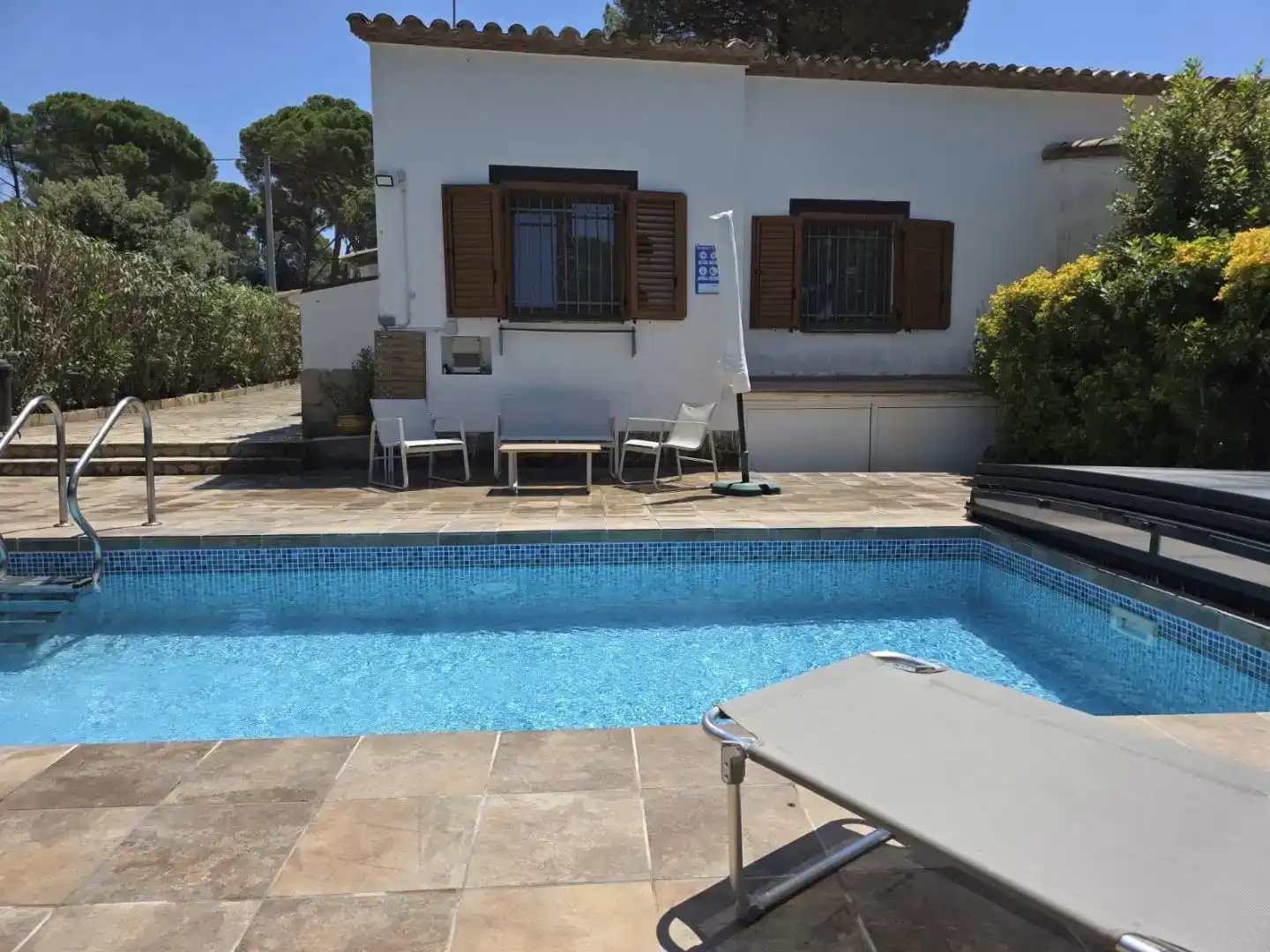 Piscina de Pis de lloguer en Begur amb Aire condicionat, Jardí privat i Traster