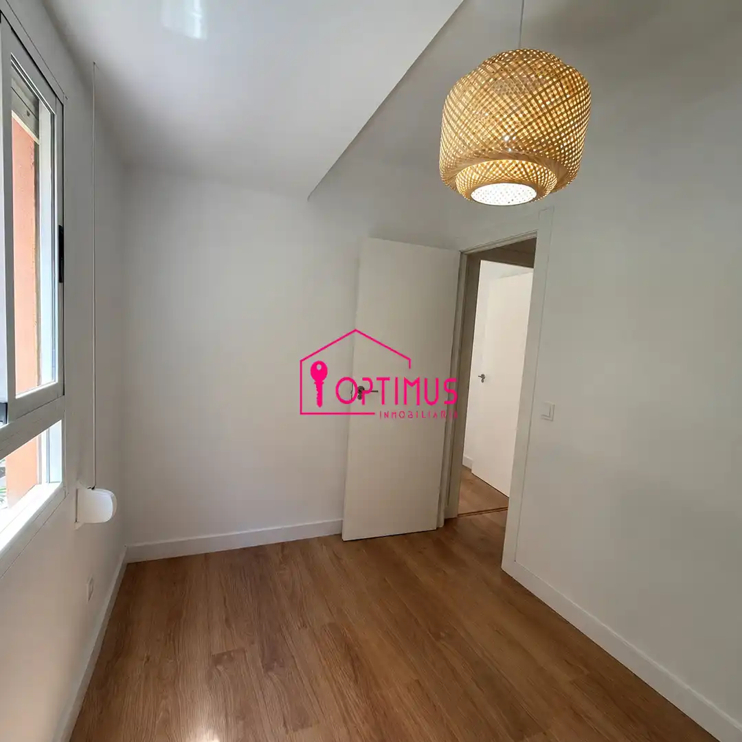 Bedroom of Apartments for sale in Valencia  with Air Conditioner, Oven and Balcony