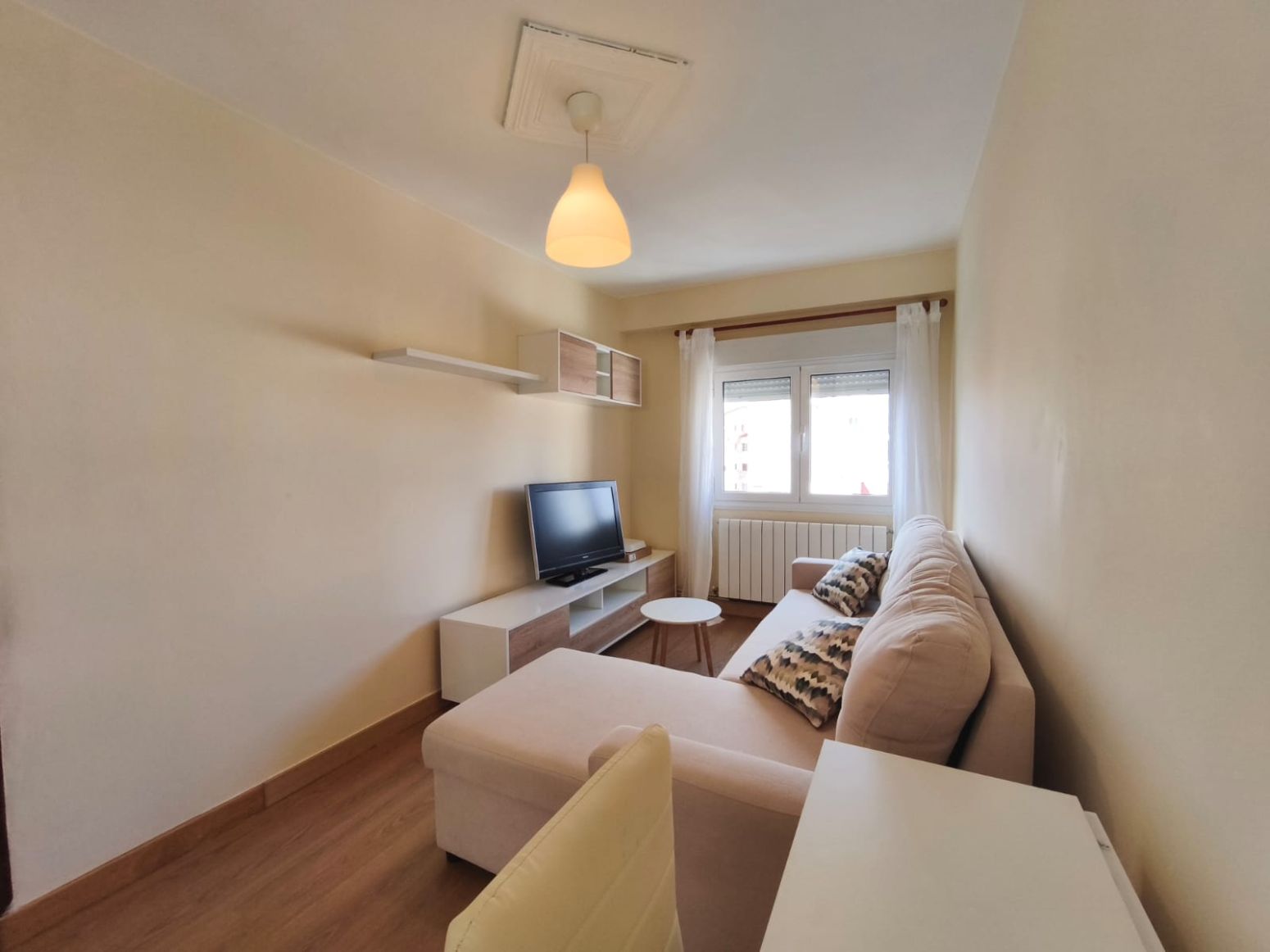 Sala de estar de Piso de alquiler en Gijón  con Calefacción y Amueblado