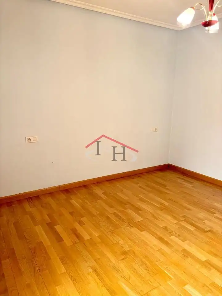 Bedroom of Flat for sale in León Capital   with Heating, Parquet flooring and Storage room