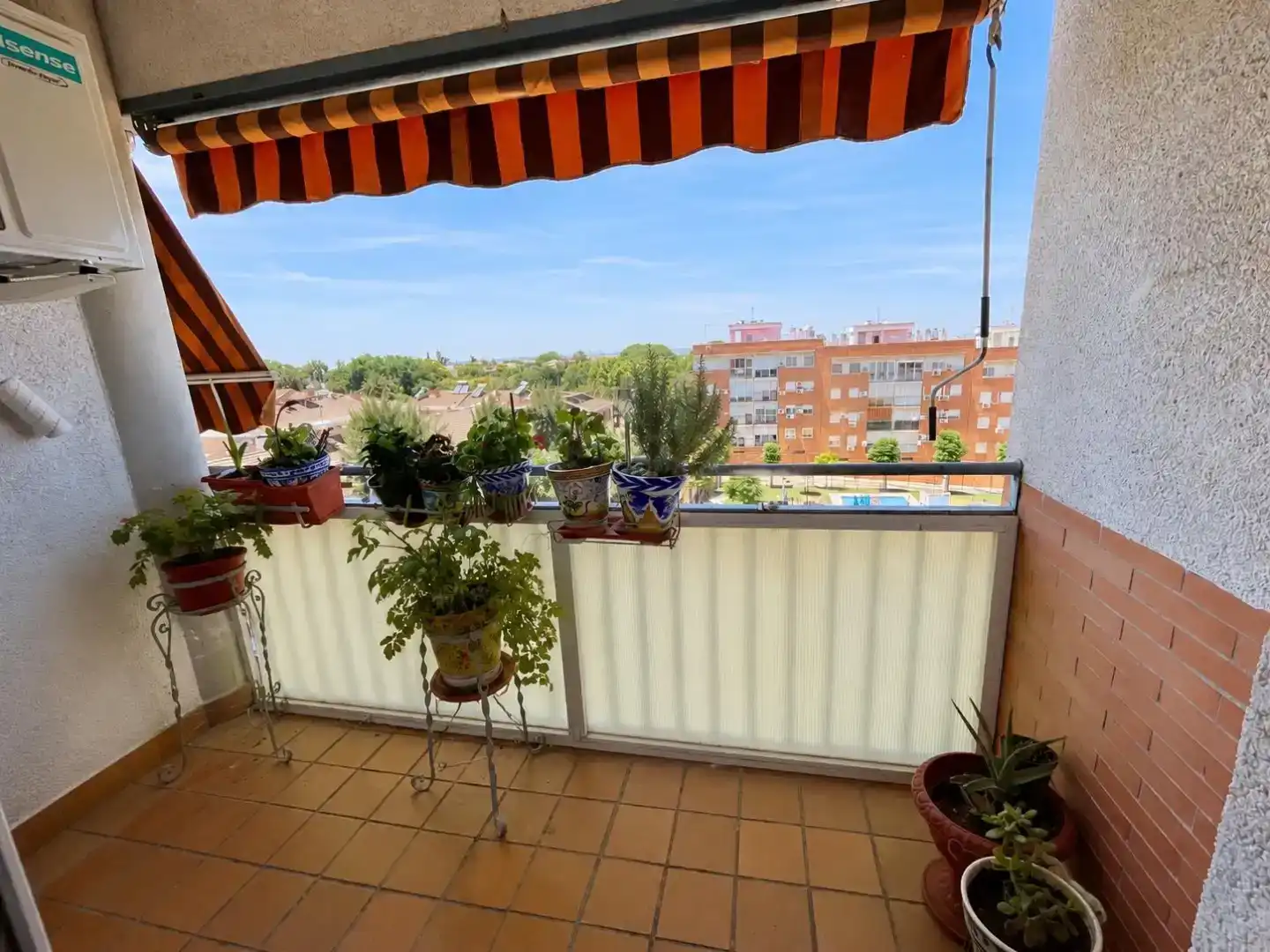 Terrassa de Pis en venda en Montequinto amb Aire condicionat, Piscina i Balcó