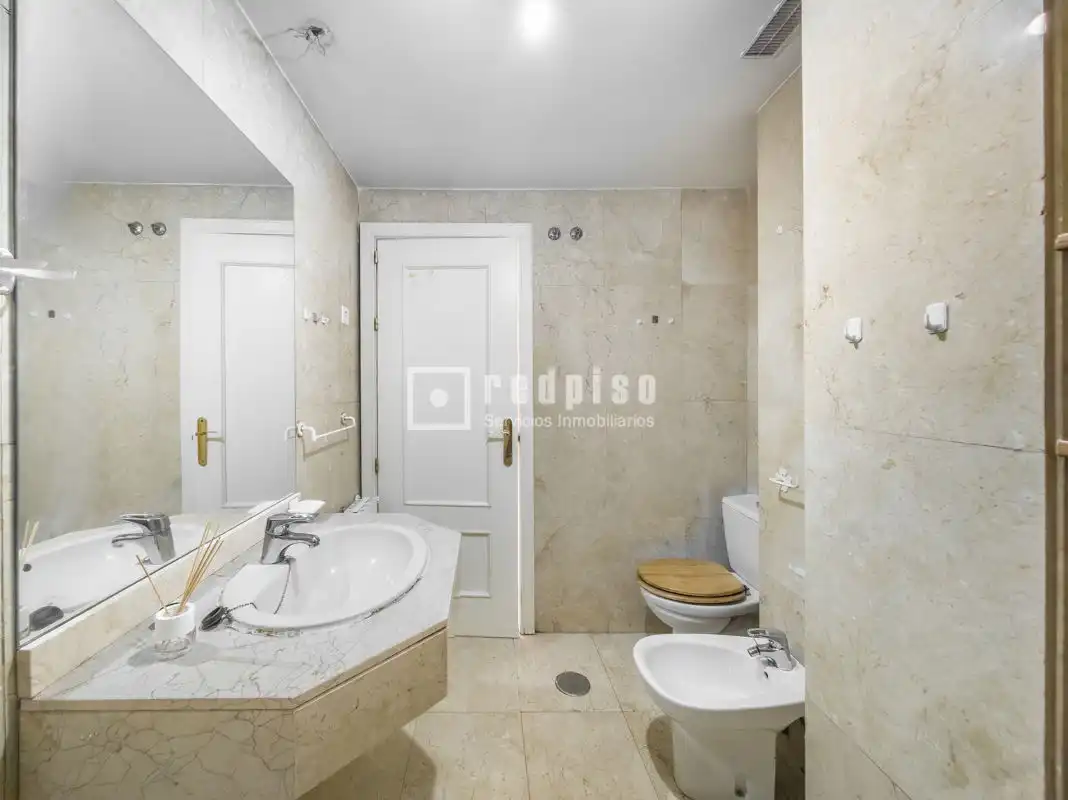 Bathroom of Duplexes for sale in Alcorcón  with Heating, Private garden and Parquet flooring