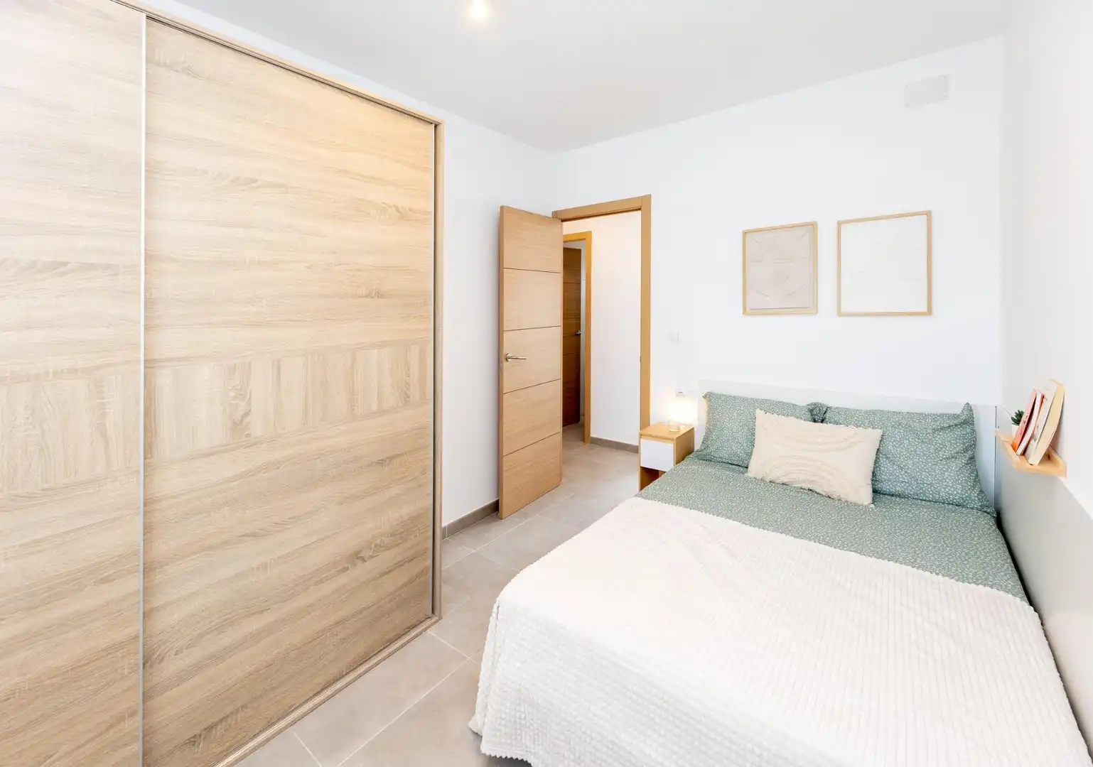 Bedroom of Flat for sale in Granada  with Air Conditioner, Heating and Furnished