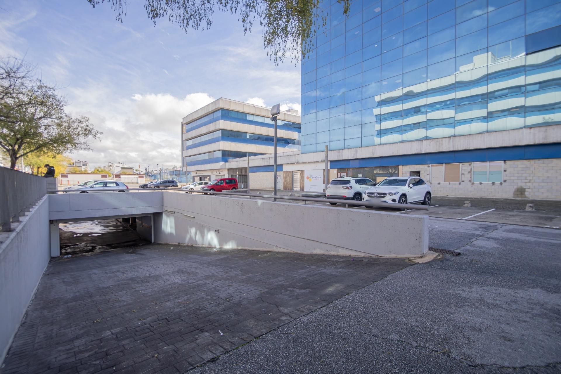 Exterior view of Office for sale in  Sevilla Capital  with Air Conditioner