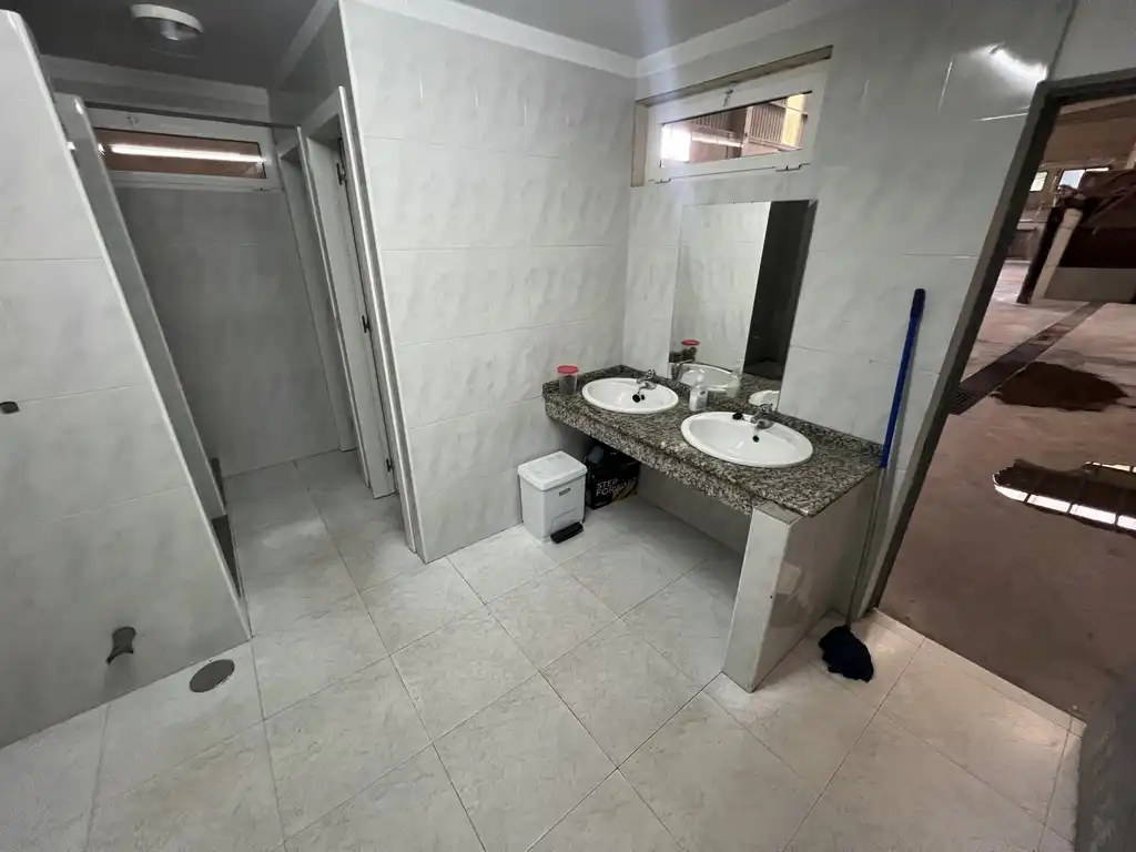Bathroom of Industrial buildings for rent in Cambre 