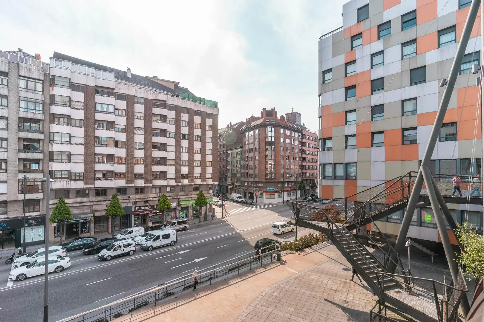 Vista exterior de Pis en venda en Oviedo  amb Calefacció i Parquet