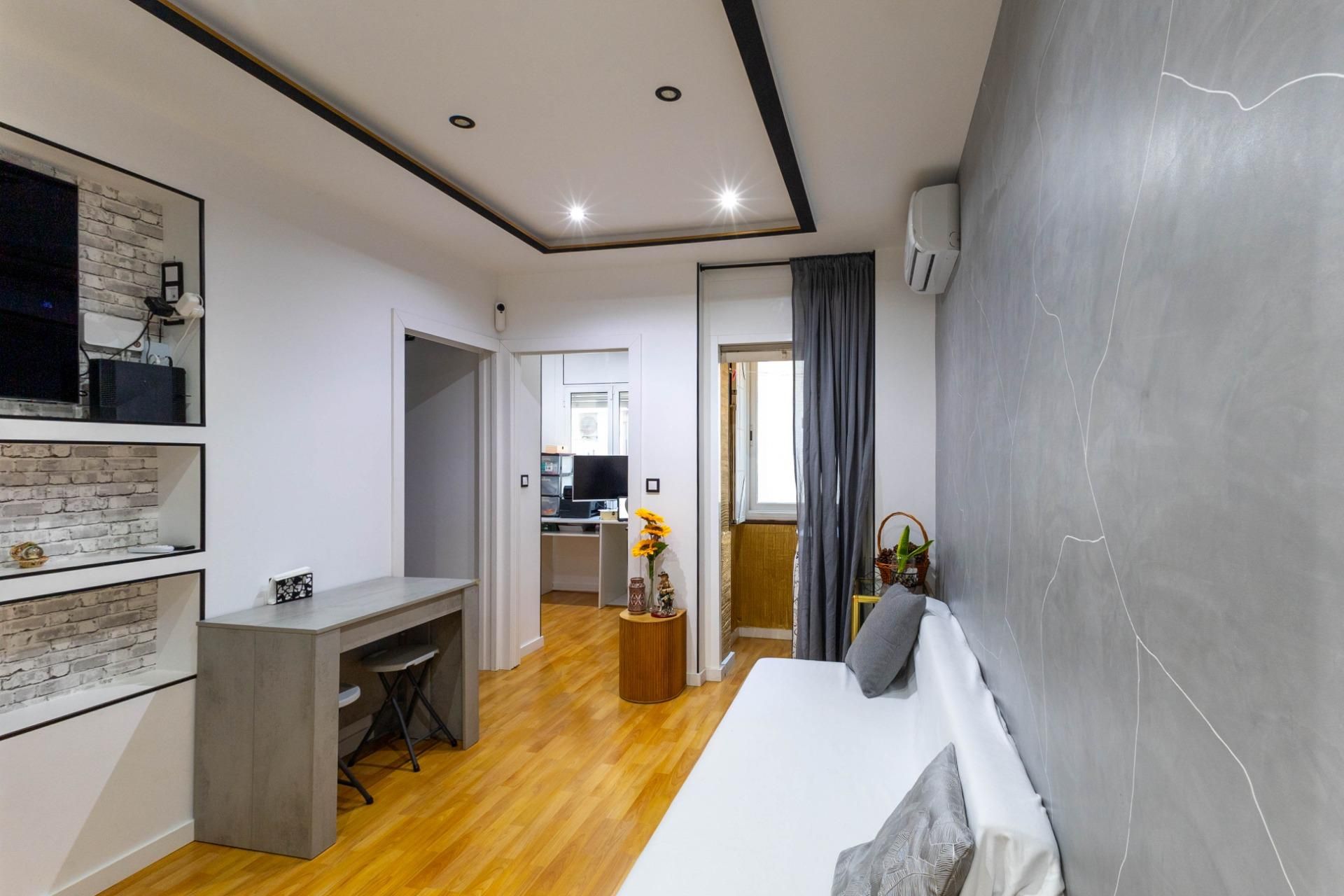 Bedroom of Flat for sale in  Barcelona Capital  with Parquet flooring