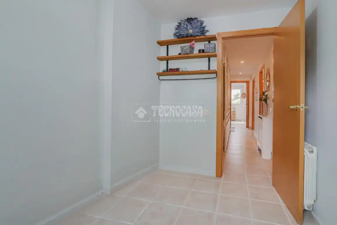Einfamilien-Reihenhaus zum Verkauf in Terrassa mit Klimaanlage, Heizung und Terrasse