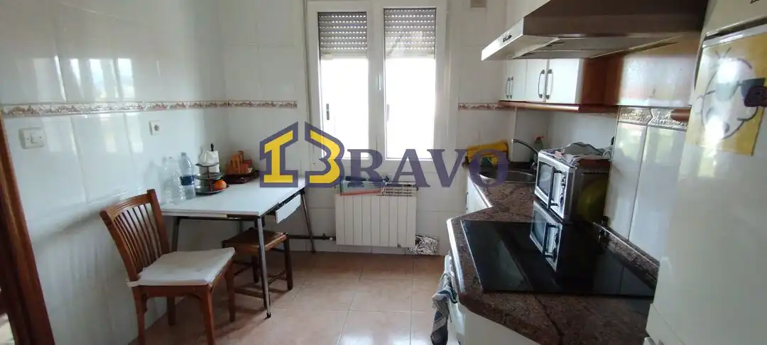 Cocina de Dúplex en venta en Medina de Pomar con Calefacción, Jardín privado y Terraza