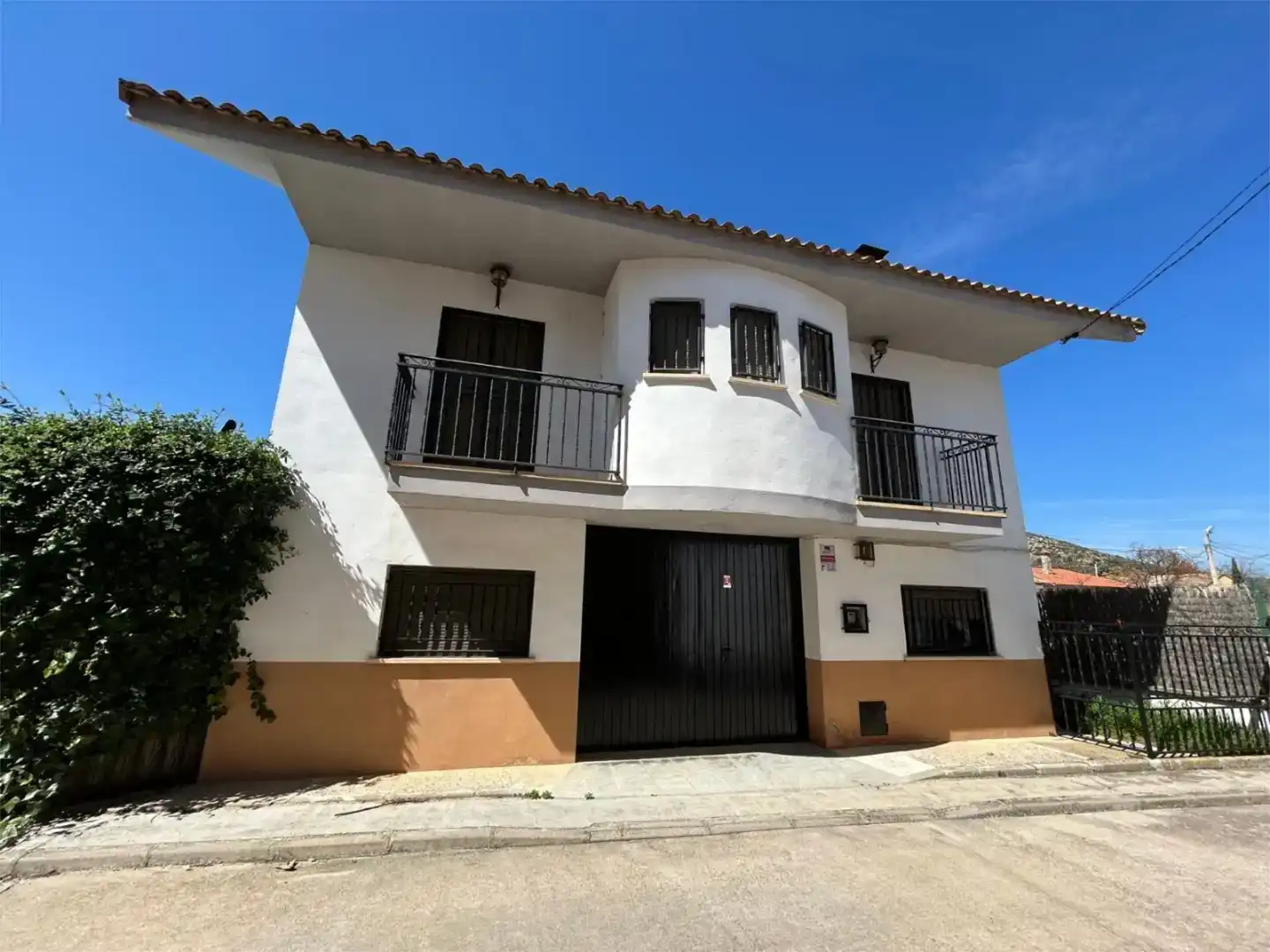 Exterior view of Houses for sale in Reíllo  with Furnished