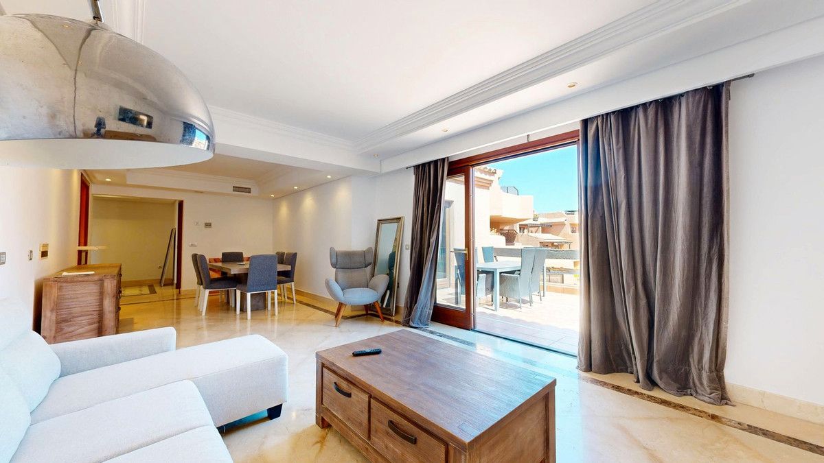 Sala de estar de Piso en venta en Estepona con Aire acondicionado, Calefacción y Terraza
