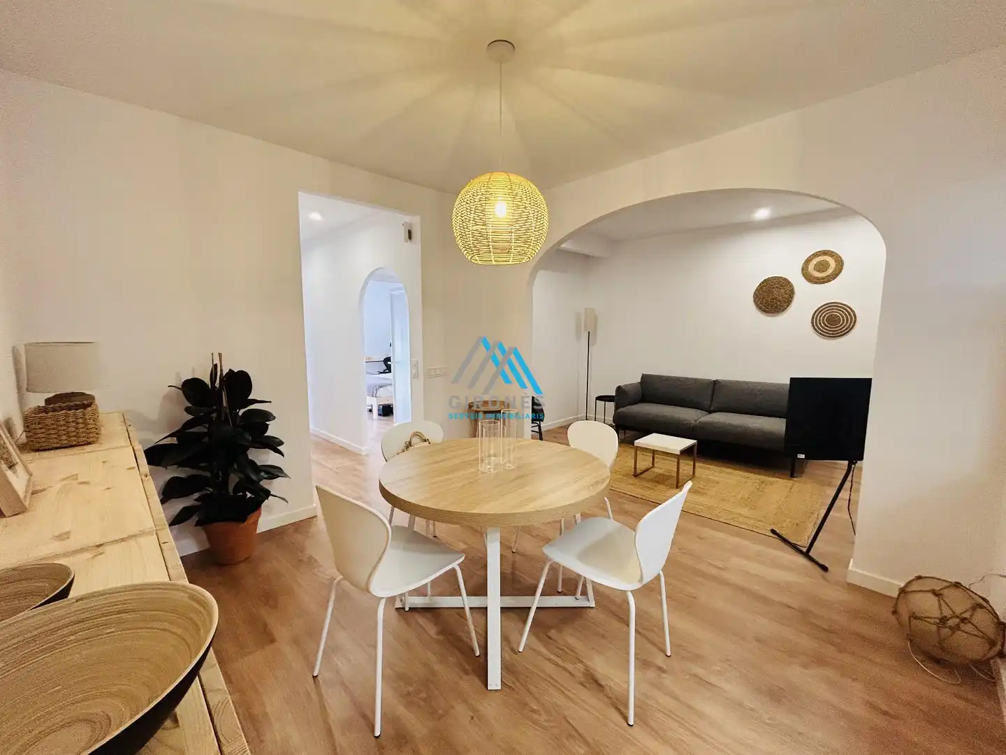 Menjador de Apartament de lloguer en Sant Feliu de Guíxols amb Parquet i Moblat